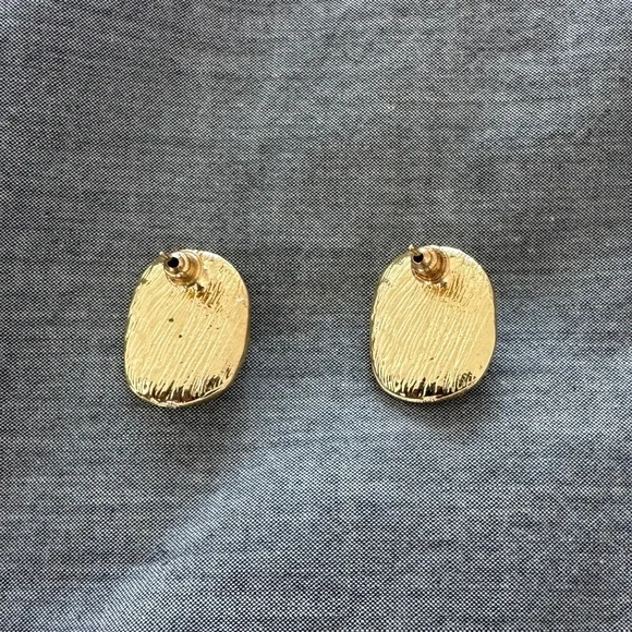 Floral Pattern Earring Style 1 - Picture 5 of 6